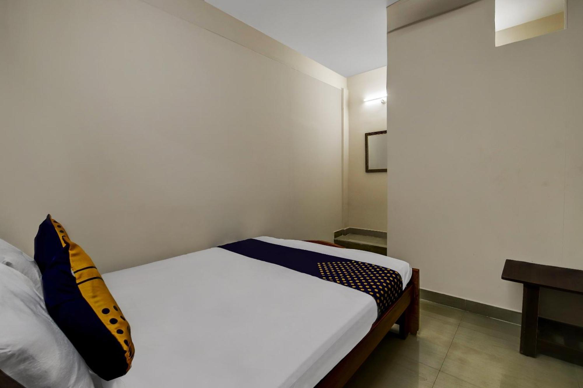 Spot On 73621 Srinivasa Boarding And Lodging Jalahalli Exterior photo