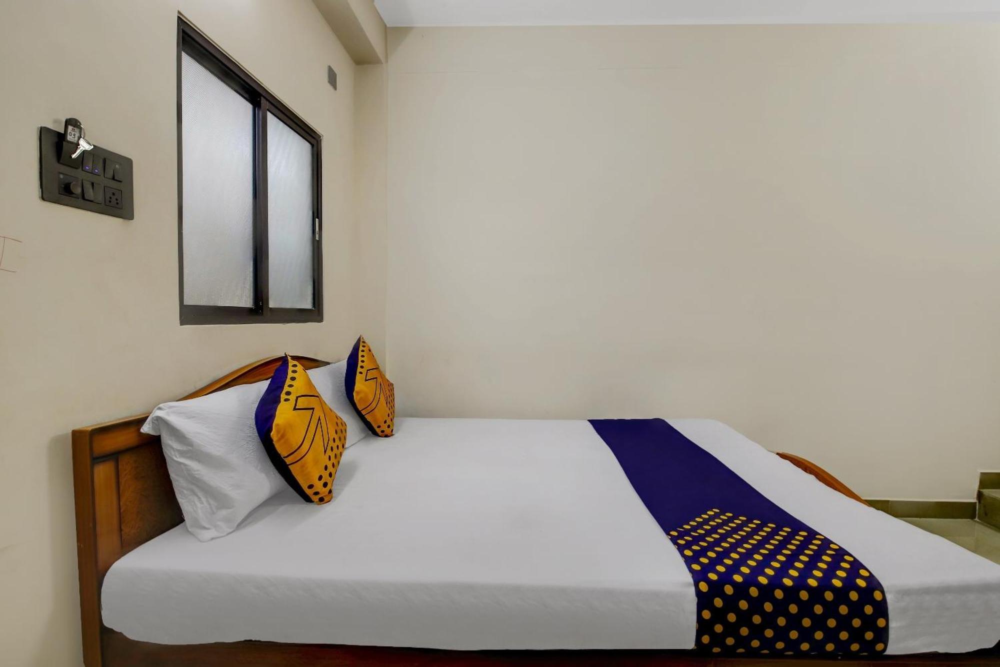 Spot On 73621 Srinivasa Boarding And Lodging Hotel Jalahalli Exterior photo