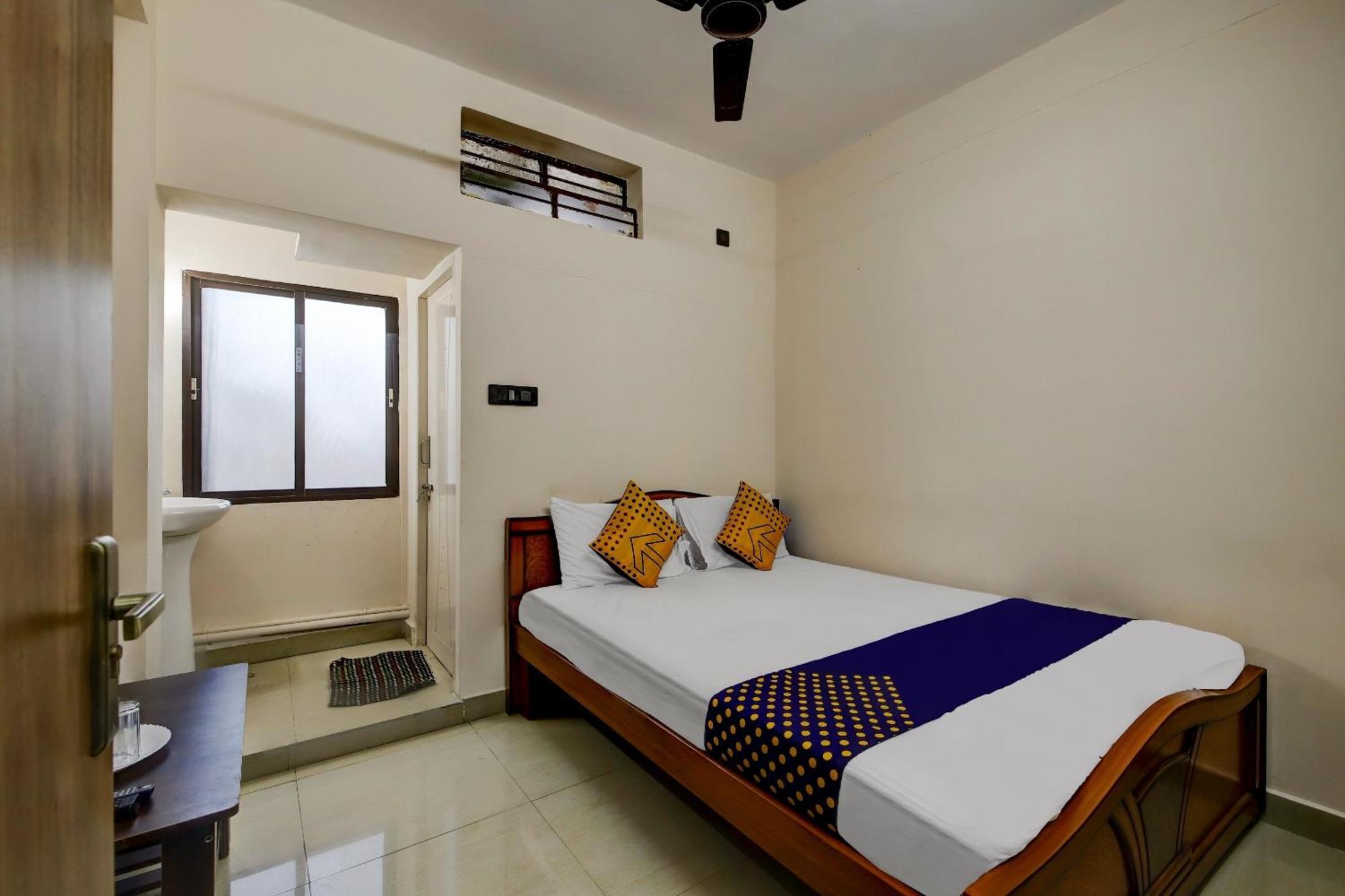 Spot On 73621 Srinivasa Boarding And Lodging Hotel Jalahalli Exterior photo