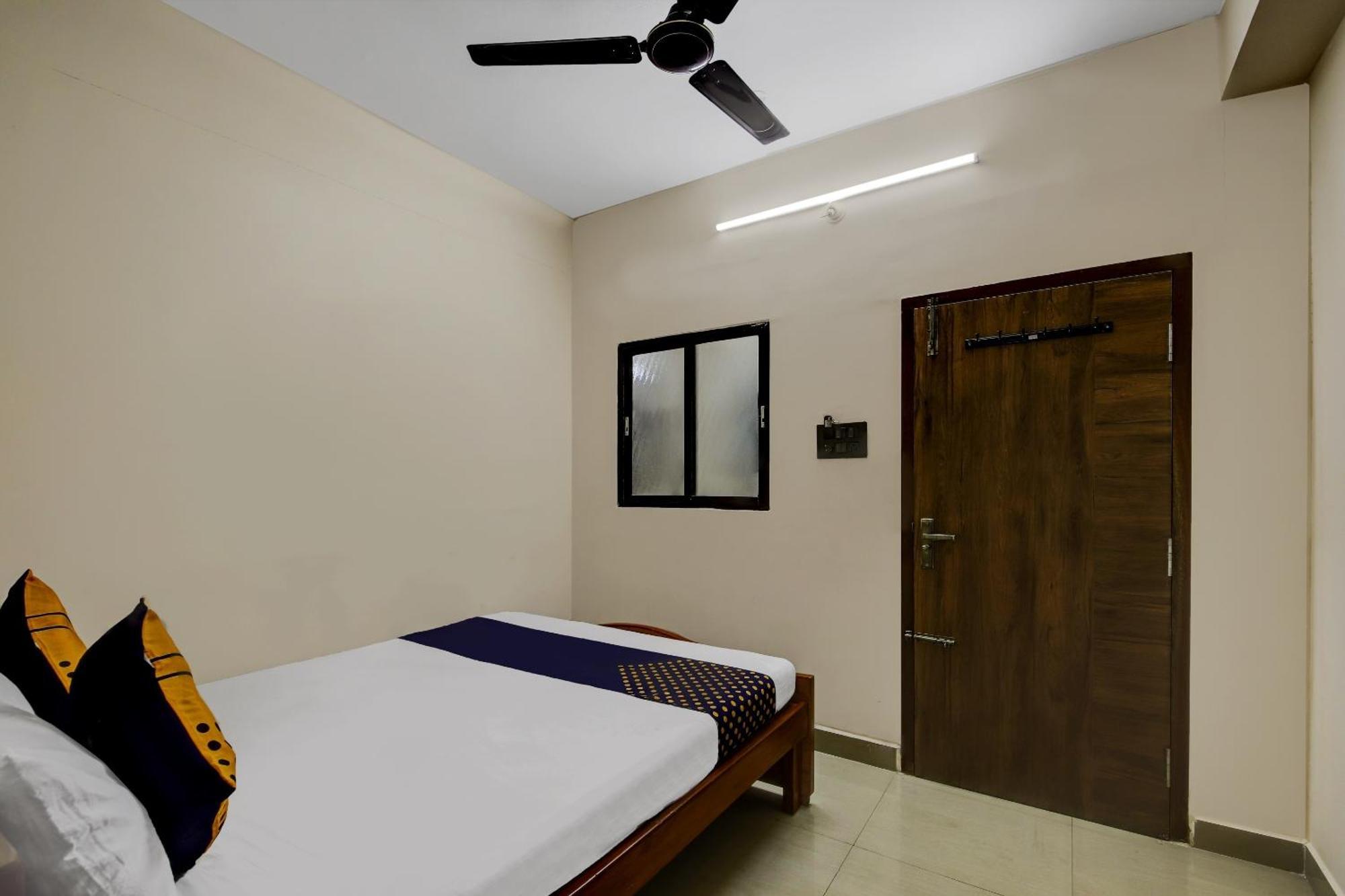 Spot On 73621 Srinivasa Boarding And Lodging Hotel Jalahalli Exterior photo