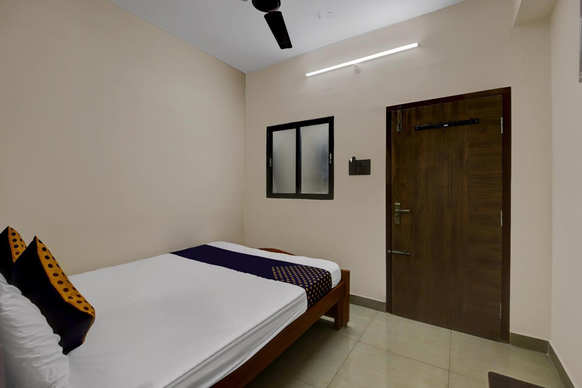 Spot On 73621 Srinivasa Boarding And Lodging Hotel Jalahalli Exterior photo