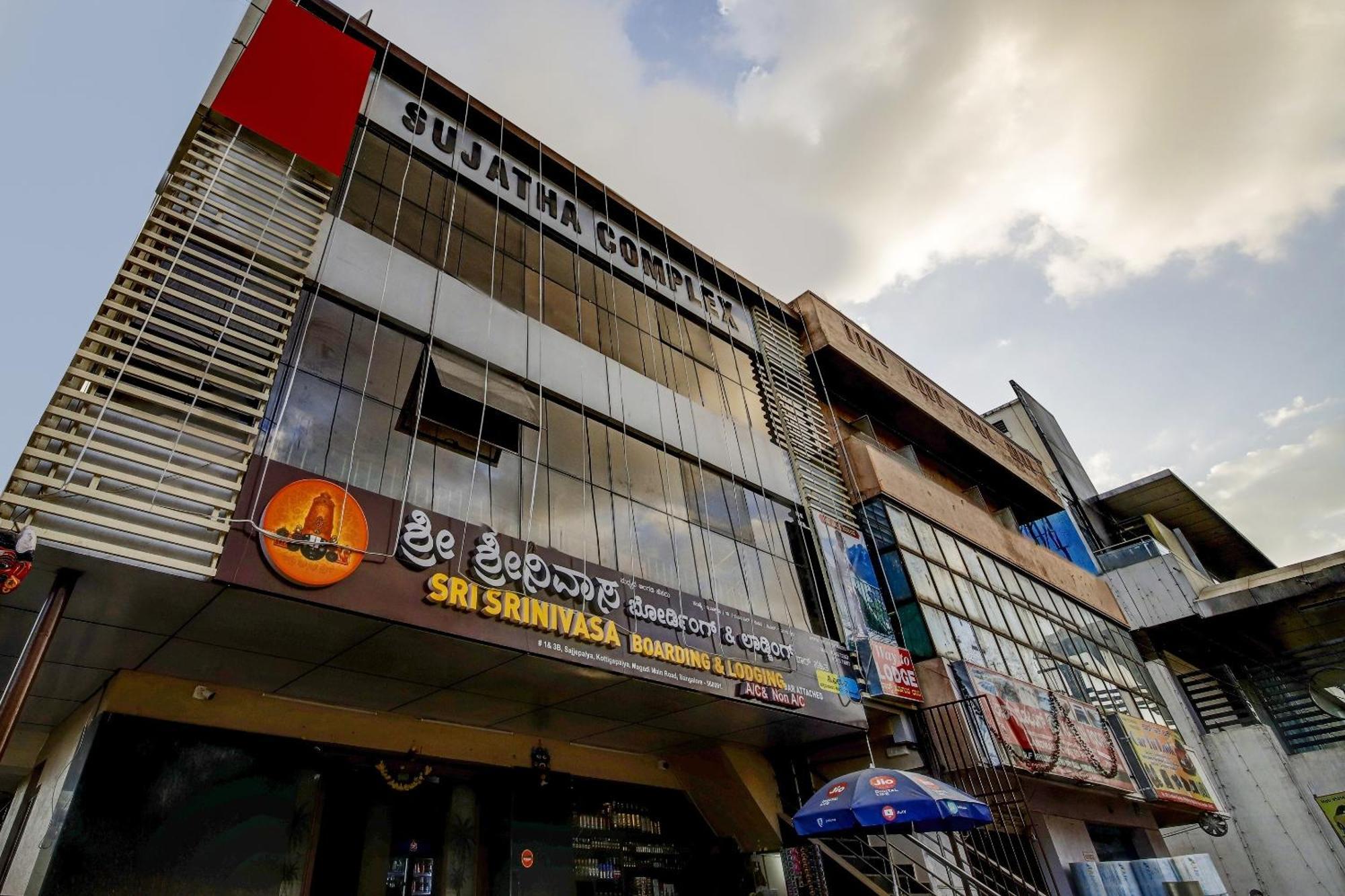 Spot On 73621 Srinivasa Boarding And Lodging Jalahalli Exterior photo