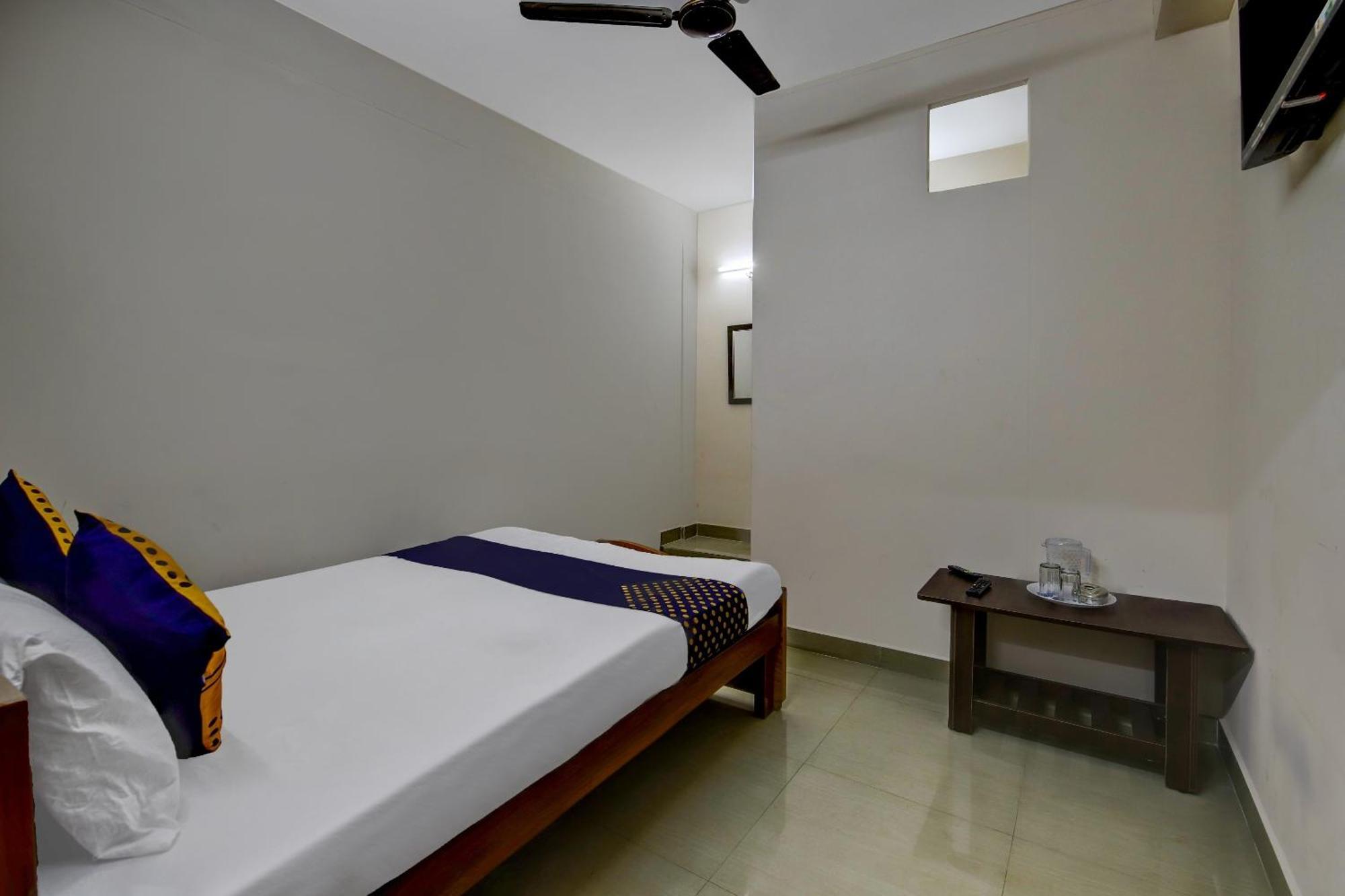 Spot On 73621 Srinivasa Boarding And Lodging Hotel Jalahalli Exterior photo